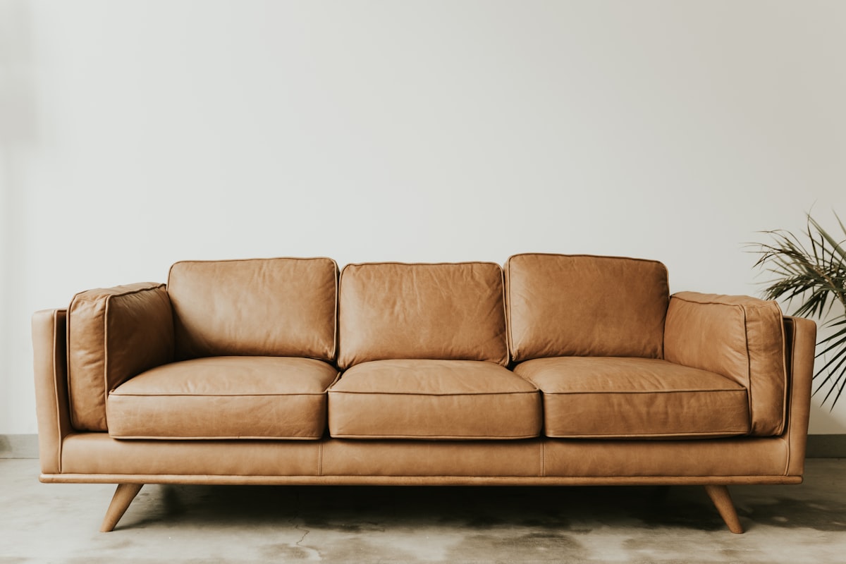 Cognac Sixty – Mid-Century Sofa in Cognac